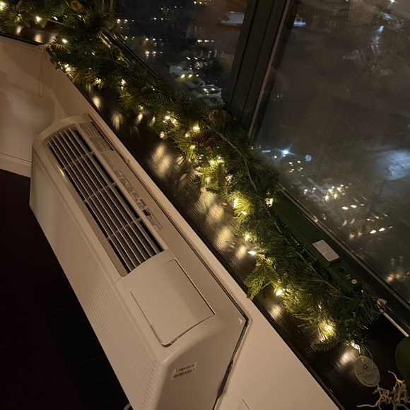 Christmas Decoration Wreath New in a Box, NWT - Picture 7 of 7